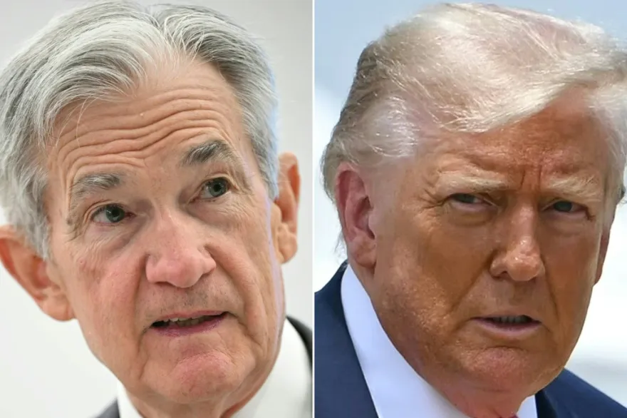 Trump visita la Fed entre críticas a su jefe