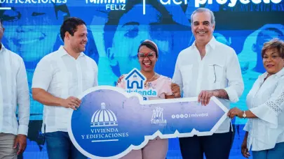 Abinader y Ministro Bonilla entregan 72 nuevos apartamentos en Boca Chica