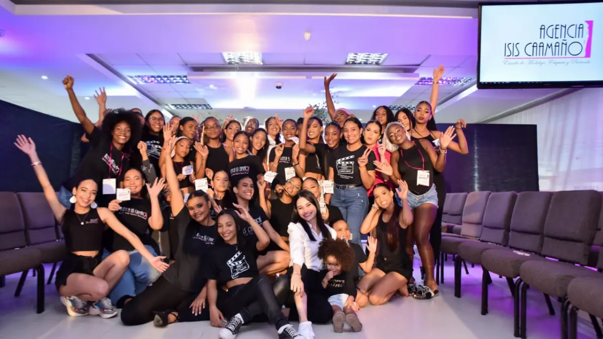 Academia de Modelaje Isis Caamaño celebra 10 años formando con propósito, disciplina y pasión