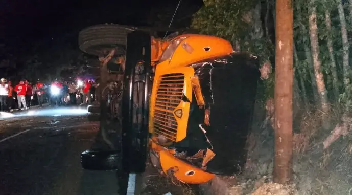 Dolor y consternación por muerte de seis personas en accidente en Jamao al Norte