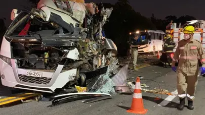 Mueren cinco personas en un accidente con autobuses universitarios en Brasil