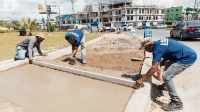 Alcald&iacute;a del DN reconstruye aceras en intersecci&oacute;n de Los Pr&oacute;ceres