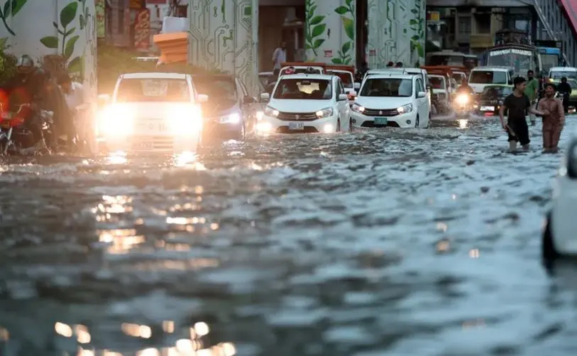 Alerta en el norte de Pakistán por lluvias torrenciales que dejan más de 220 muertos