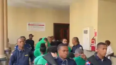 Aplazan medida de coerción contra hombres vinculados a red de fraude bancario y robo de identidad