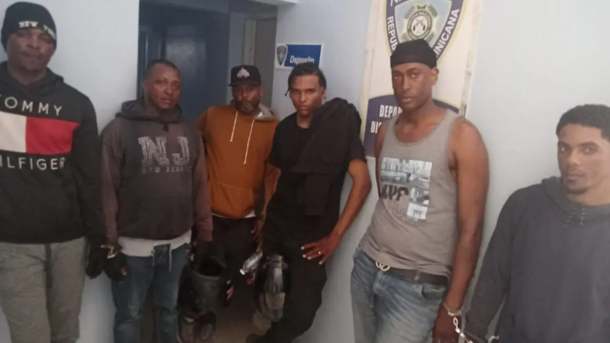 Apresan a seis motociclistas por agresión a vehículo en plena vía pública