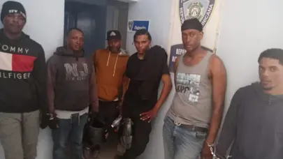 Apresan a seis motociclistas por agresión a vehículo en plena vía pública