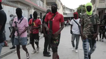 Bandidos armados incendian un m&iacute;tico hotel en la capital haitiana