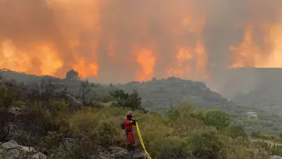 Bomberos estabilizan incendio en Espa&ntilde;a tras afectar m&aacute;s de 3 mil hect&aacute;reas