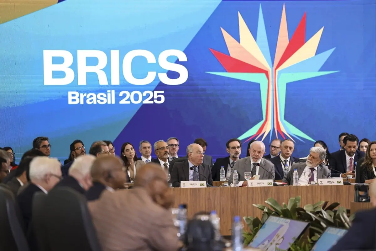 Brasil acuerda con China y Rusia reforzar el diálogo financiero en vísperas de los BRICS