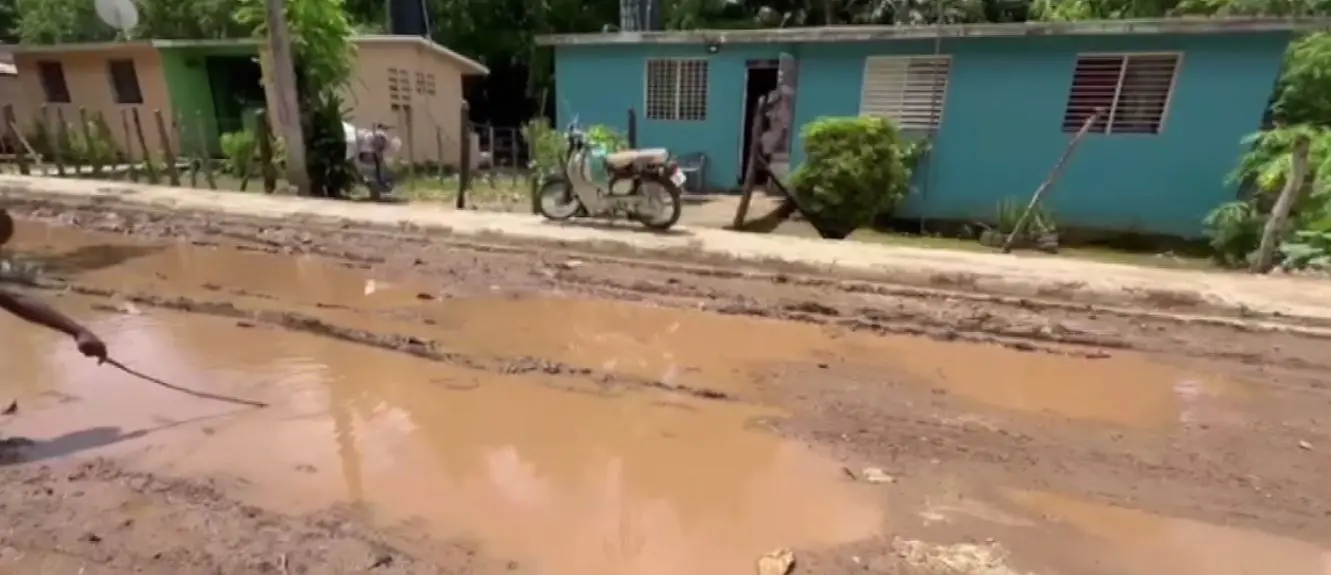 Comunidades intensifican protestas por arreglo de calles y servicios básicos