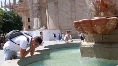 Par&iacute;s en alerta roja y temperaturas hasta los 41&ordm; en el pico de la ola de calor en Francia
