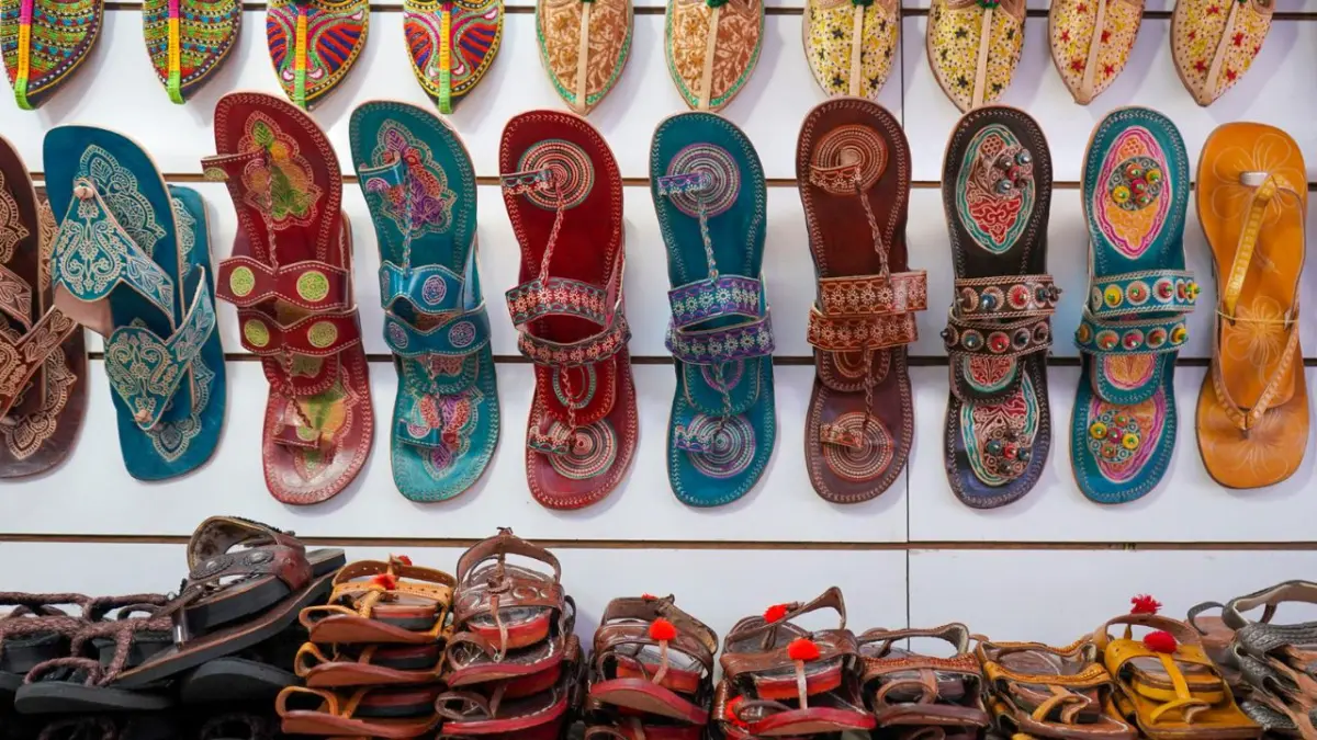 Prada enfrenta acusaciones de apropiación cultural en la India