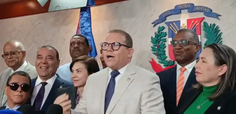 Diputados de la Fuerza del Pueblo solicitan interpelación del director de Senasa por supuestos retrasos en pagos a prestadores