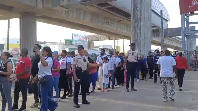 Largas filas en Villa Mella por suspensión del servicio en cinco estaciones del Metro