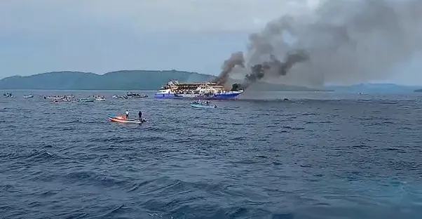 Al menos 5 muertos tras un incendio en el barco de pasajeros KM Barcelona en Indonesia