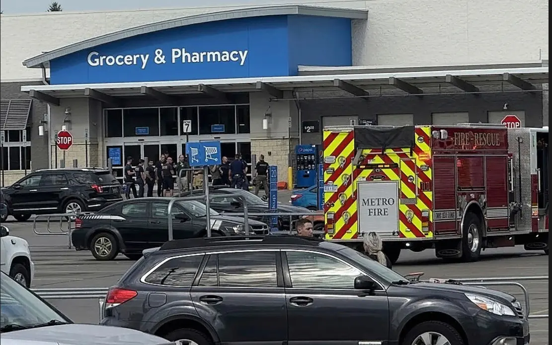 Varias personas fueron apuñaladas en un Walmart de Traverse City, Michigan; sospechoso bajo custodia