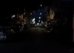 Oscuridad y delincuencia obligan a cerrar negocios temprano en Villa Consuelo