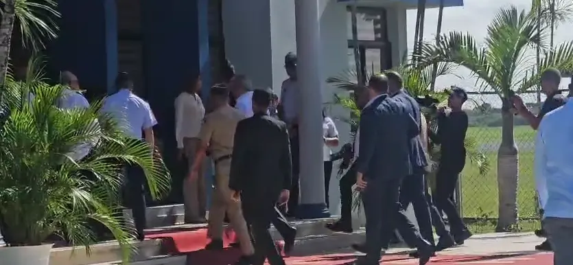 Abinader supervisa inicio del ensamblaje de aviones militares Hecho en RD