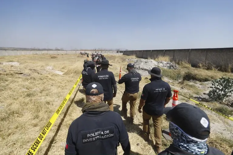 Dictan 141 años de cárcel a diez hombres por crímenes en el rancho Izaguirre, ligado a cartel en México