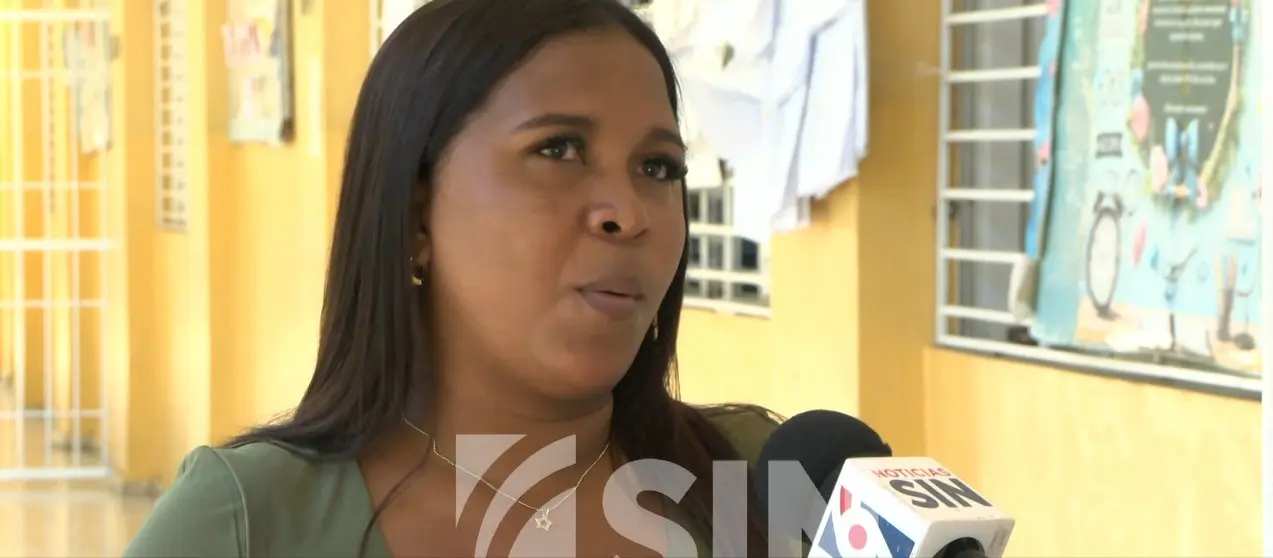 Padres peregrinan en busca de cupo escolar para sus hijos