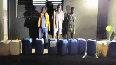 Ejército ocupa 55 galones de clerén y detiene a tres personas en Dajabón