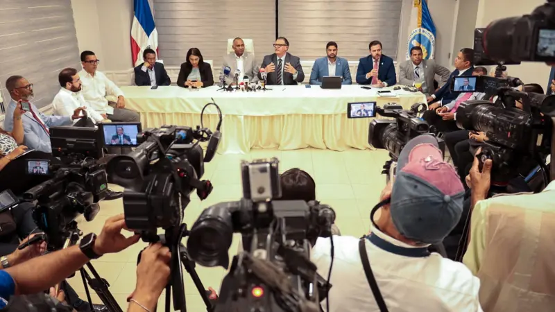 Clústeres Turísticos del Sur se reúnen en Congreso con senadores de la región