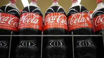 Coca-Cola va a añadir una bebida con azúcar pero aclara que no renuncia al jarabe de maíz