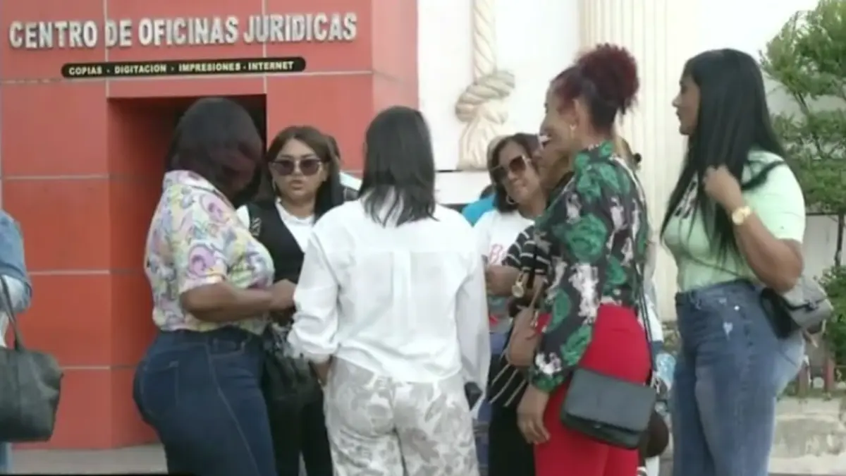 Según pacientes, abogado de doctora colombiana intentó sobornarlas; querellas suben a 14