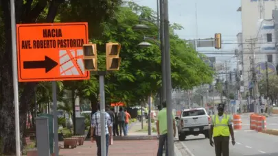 Conductores acatan nueva medida de tránsito en la Lope de Vega, según Digesett