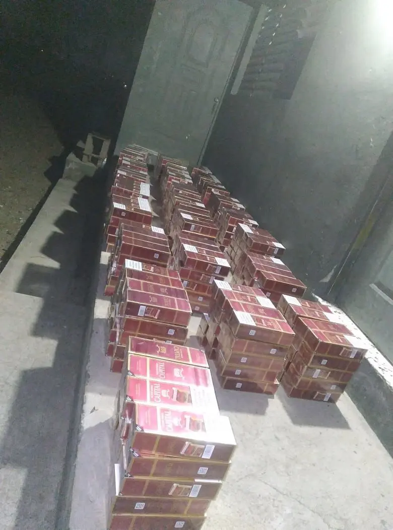 Ejército ocupa contrabando de cigarrillos en unos matorrales en Dajabón