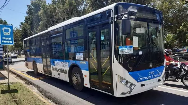 "No pasa cada 10 minutos": pasajeros del Corredor Churchill reclaman retrasos en autobuses con destino a Perantuen