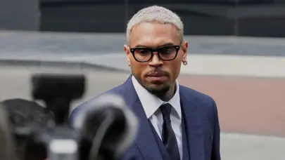 El cantante Chris Brown se declara inocente de nuevos cargos por el ataque con una botella