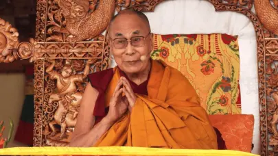 Entre el alivio y la melancol&iacute;a, el T&iacute;bet en el exilio digiere el anuncio del dal&aacute;i lama