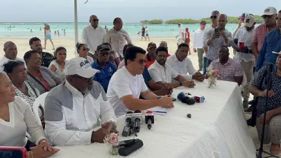 David Collado anuncia remozamiento de la playa de Boca Chica