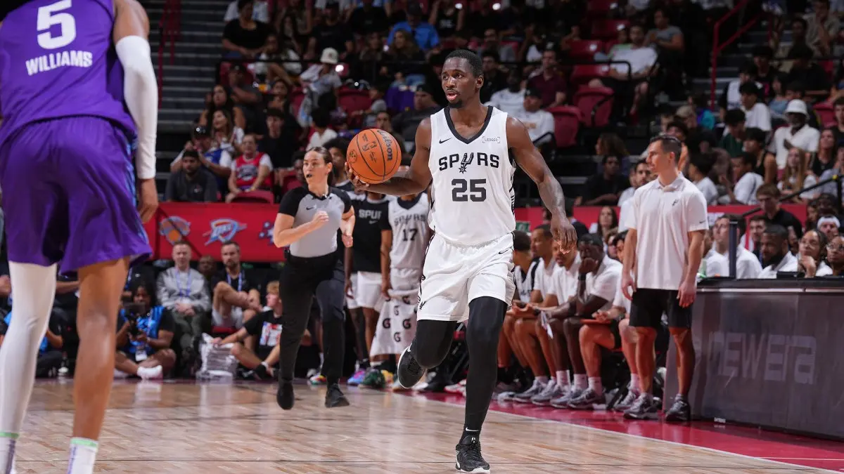 David Jones-García firma contrato de dos vías de los Spurs en la NBA