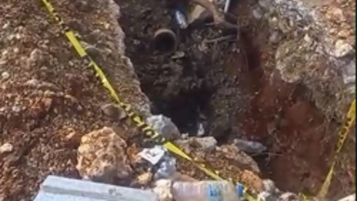 Denuncian hoyo en acera que pone en riesgo a peatones en Mata Hambre