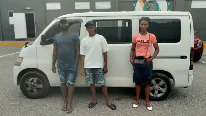 Detienen dos hombres por transportar extranjera en situación migratoria irregular en Azua