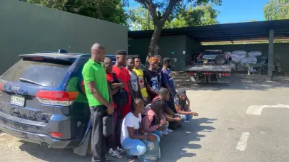 Detienen jeepeta con 14 nacionales haitianos en condici&oacute;n migratoria irregular en Valverde