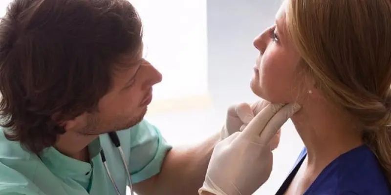 Cómo hablar con seres queridos tras un diagnóstico de cáncer de cabeza y cuello