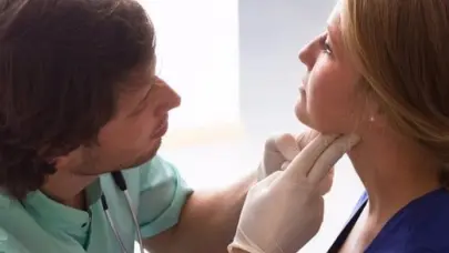 Cómo hablar con seres queridos tras un diagnóstico de cáncer de cabeza y cuello