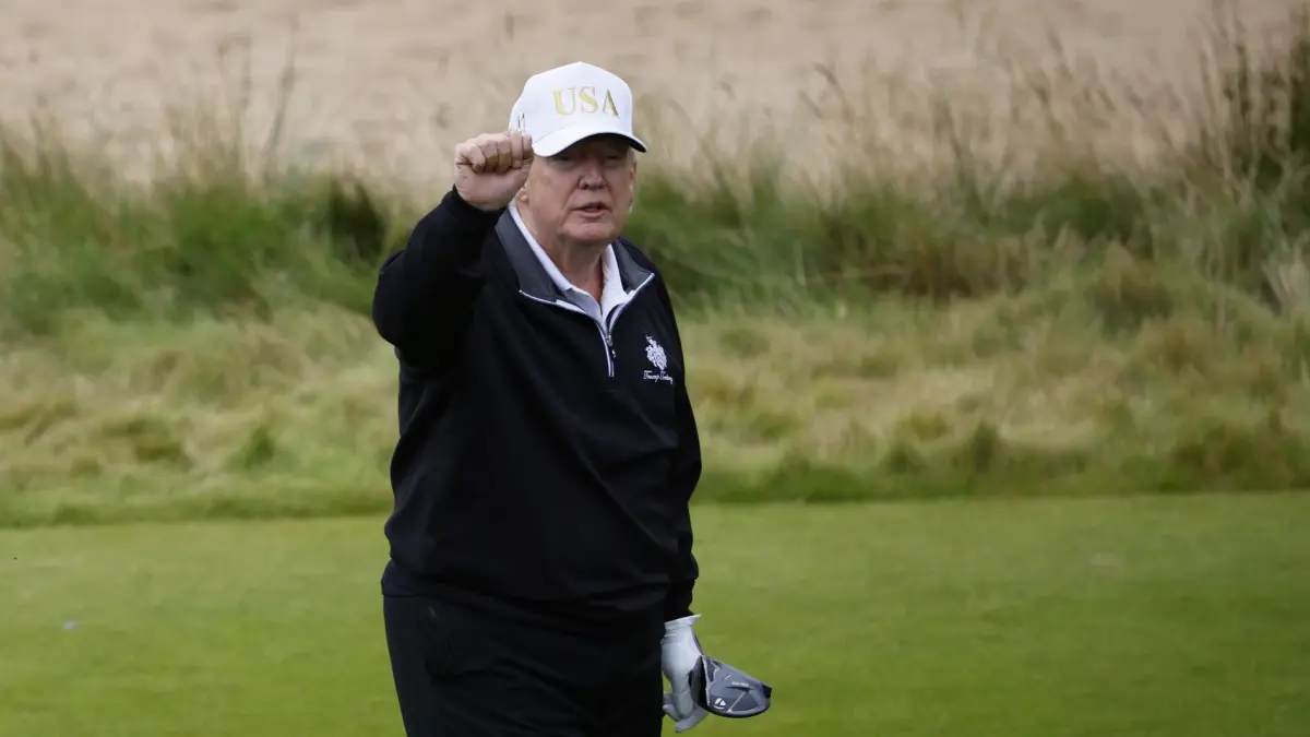 Trump inaugura su nuevo campo de golf en Escocia