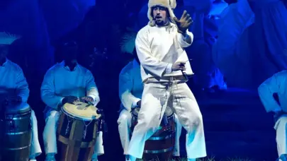 PETA acusa a Bad Bunny de maltrato animal por el uso de gallinas vivas en sus conciertos en Puerto Rico