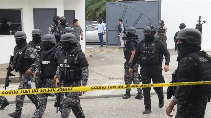 Hallan cinco cadáveres maniatados y enterrados en zona costera de Ecuador