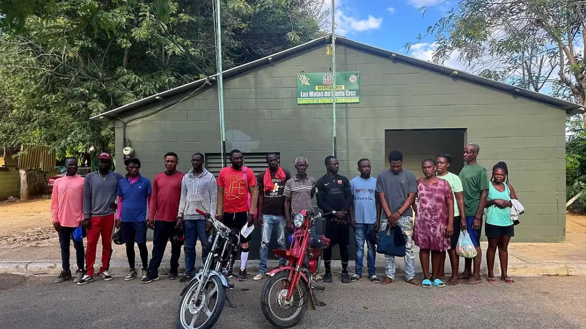 Ejército detiene grupo de 15 nacionales haitianos en Las Matas de Santa Cruz