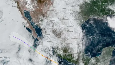 El huracán Flossie se debilita a categoría 2 frente a costas del Pacífico mexicano