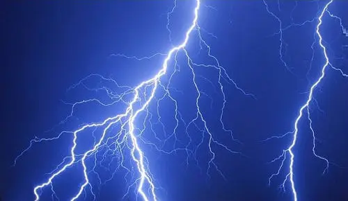 Presunta descarga eléctrica deja un muerto y un herido en finca