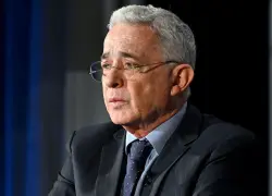 Jueza dicta condena a Álvaro Uribe por fraude y soborno en Colombia