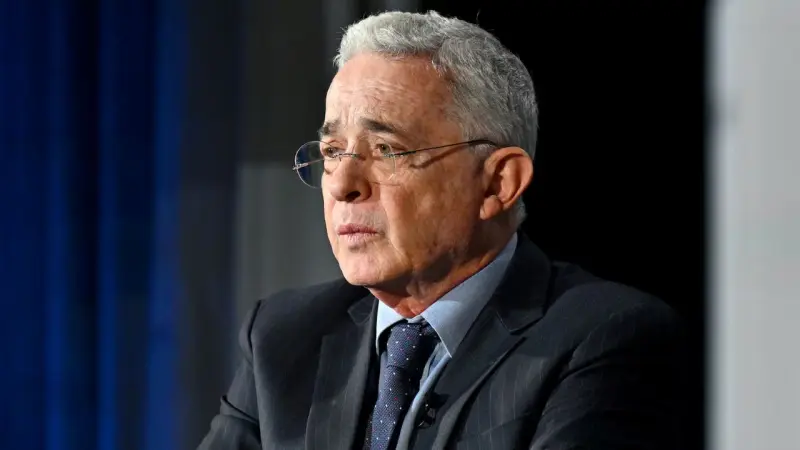 Jueza dicta condena a Álvaro Uribe por fraude y soborno en Colombia