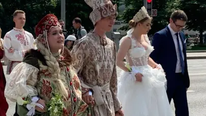 M&aacute;s de 200 parejas rusas celebran el D&iacute;a de la Familia con bodas simult&aacute;neas en Mosc&uacute;