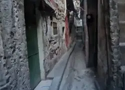 Imágenes inéditas del callejón más intrincado y complejo de Rocinha, la favela más grande de Brasil